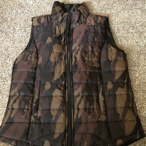 Camo vest size L